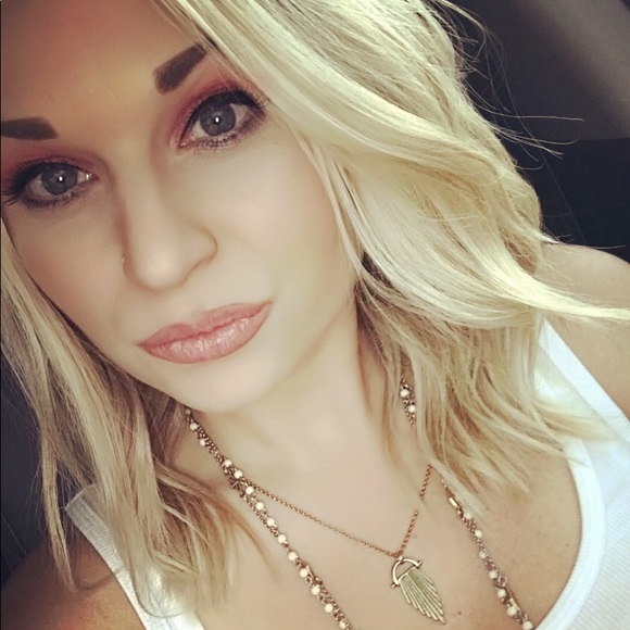 Meet your Posher, Kristin - Picture 2 of 2